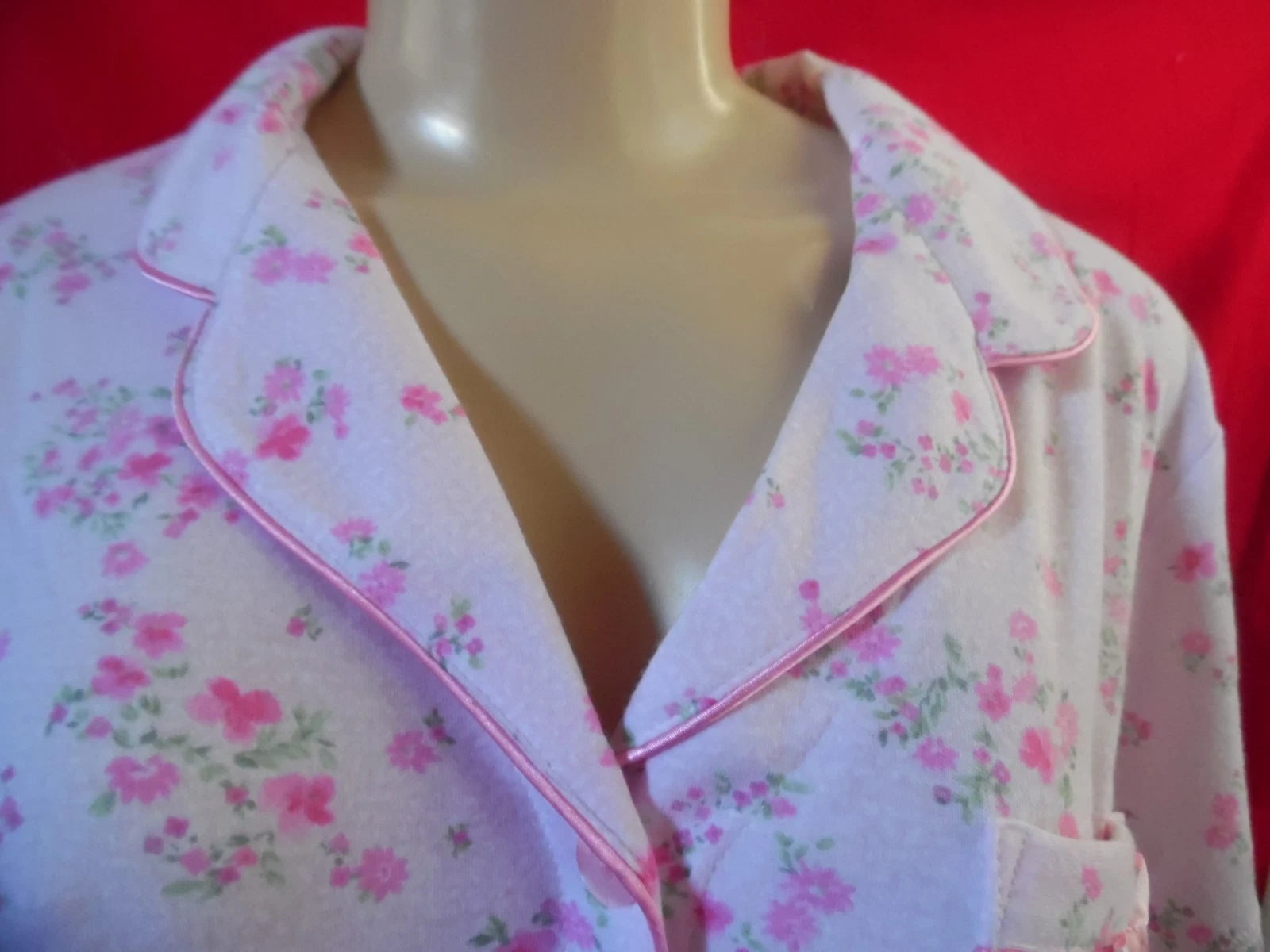 -KAREN NEUBURGER DITSY PINK FLORAL PAJAMAS BUTTON FRONT COLLAR TOP, CROP PANTS L