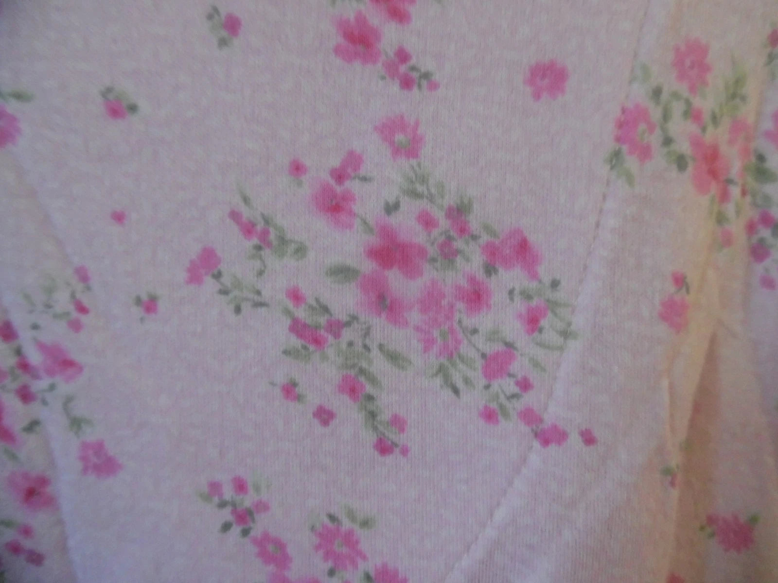 -KAREN NEUBURGER DITSY PINK FLORAL PAJAMAS BUTTON FRONT COLLAR TOP, CROP PANTS L