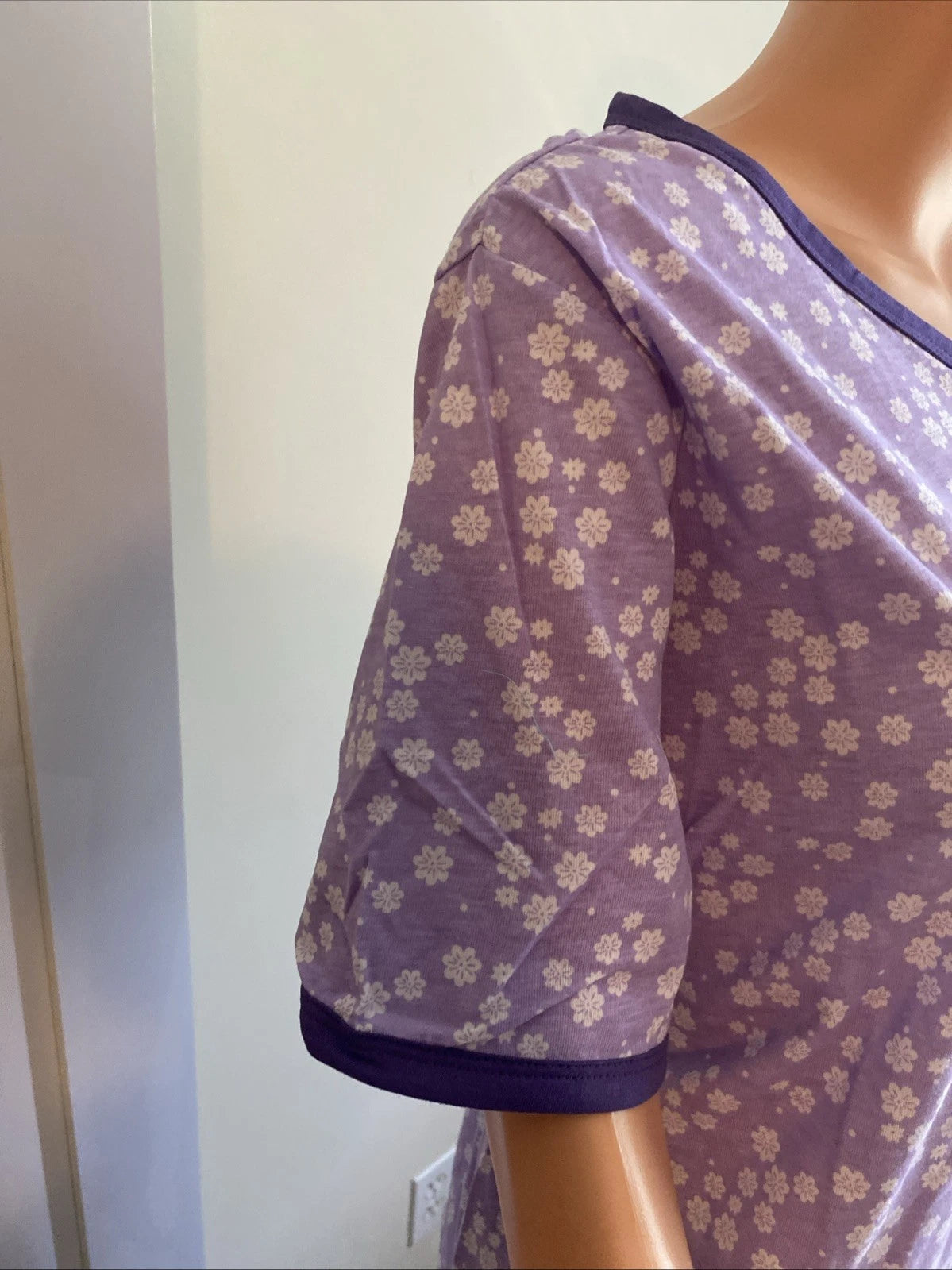 V-Neck Lace Trim Floral Pattern 2-Piece  Pajama Set Size 1X