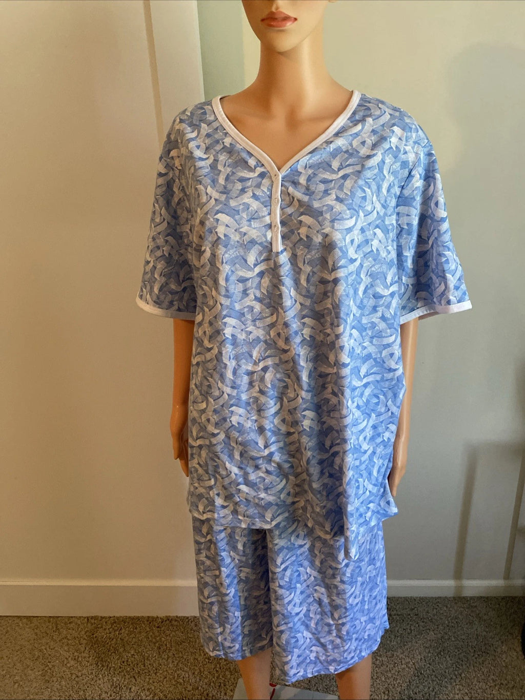 V-Neck Lace Trim Floral Pattern 2-Piece Pajama Set Size 1x