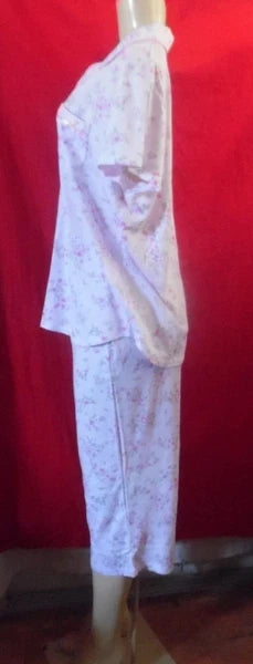 -KAREN NEUBURGER DITSY PINK FLORAL PAJAMAS BUTTON FRONT COLLAR TOP, CROP PANTS L